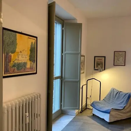 The Artist's Flat, Right Next To Porta Susa * 토리노