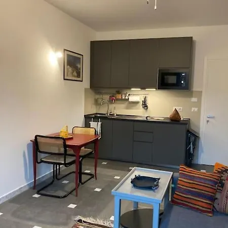 The Artist's Flat, Right Next To Porta Susa 토리노