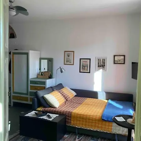 The Artist's Flat, Right Next To Porta Susa 아파트 *